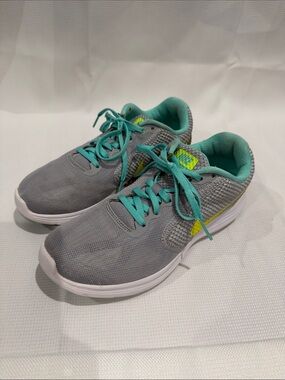Nike Revolution 3 Running Shoes Women’s size 7.